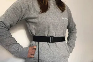 Atemgurt um die Taille einer Patientin