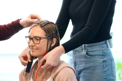 Instruction: putting on the electrodes for home training