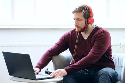 Neurofeedback training on a laptop
