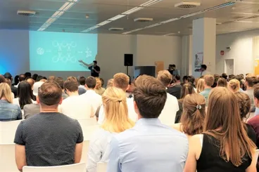 Vortrag über Neurofeedback vor großem Publikum